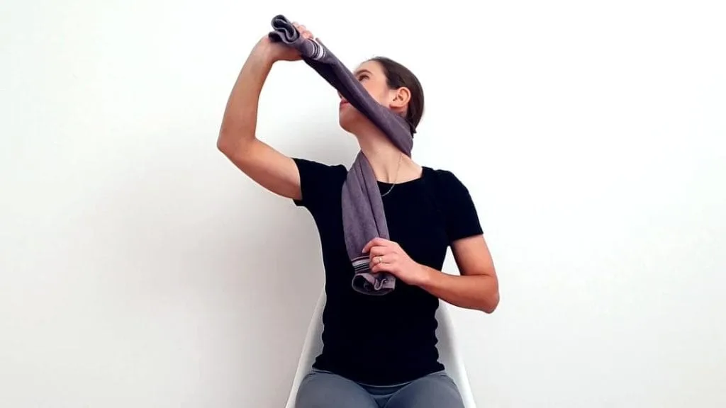 Raztegovanje vratu z brisačo korak 4