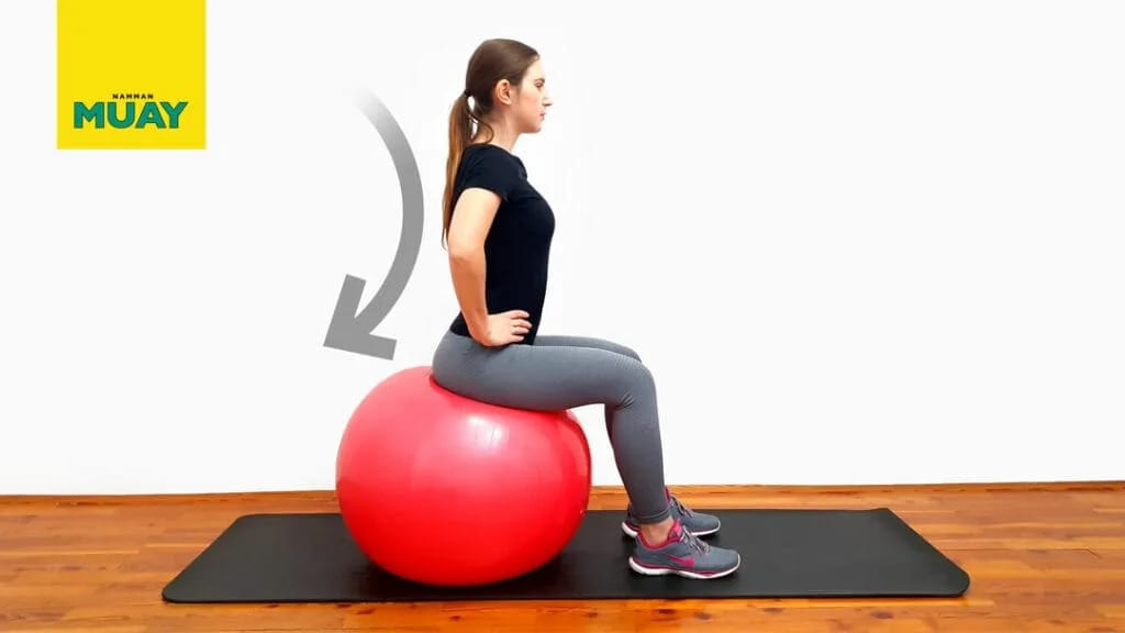 Nagibi zdjelice na pilates lopti